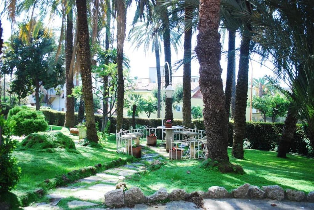 Affascinante Bilocale Con Piscina Διαμέρισμα Bordighera Εξωτερικό φωτογραφία